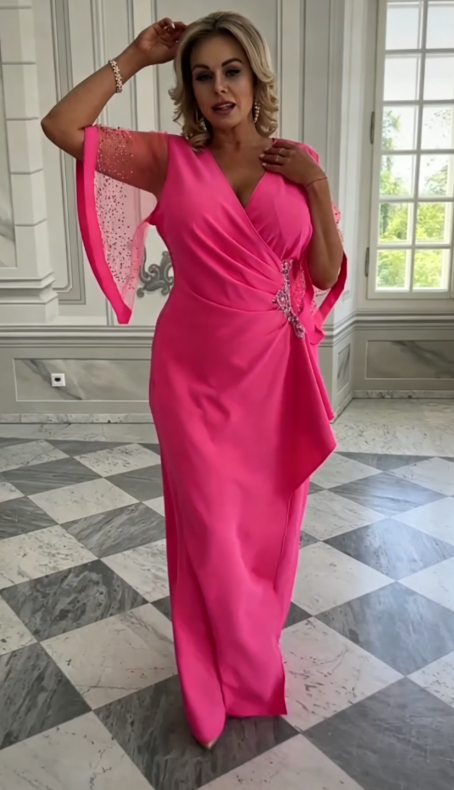 Evening dress with lace sleeves, a cheese neckline and a twisted waist