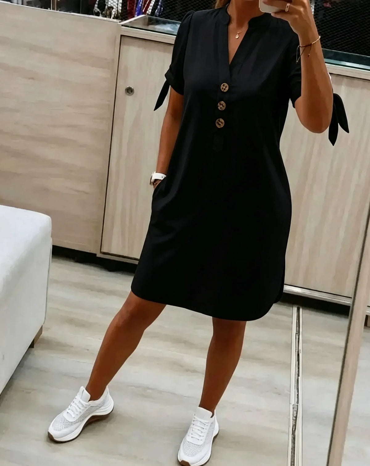 Loose-fitting, flattering, straight-cut midi shirt dress with side pockets