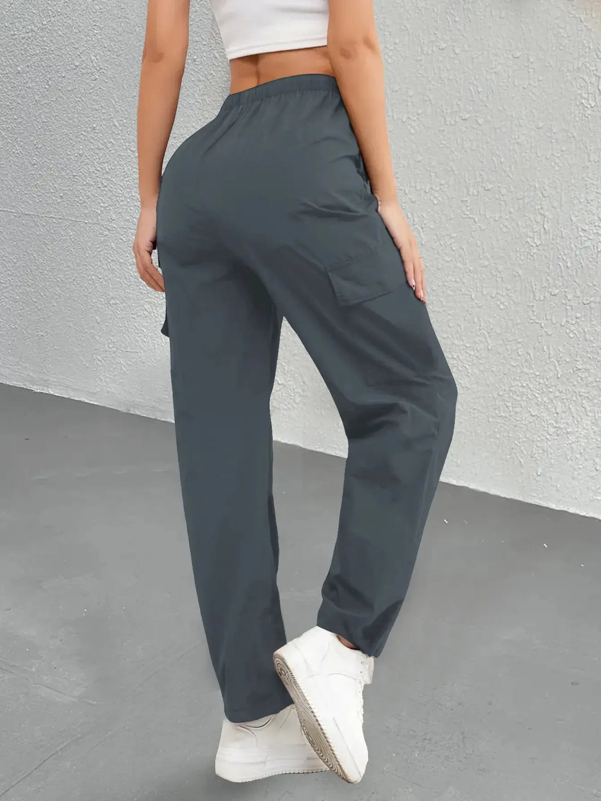 Women’s cargo pants with multiple pockets for outdoor sports and everyday outings