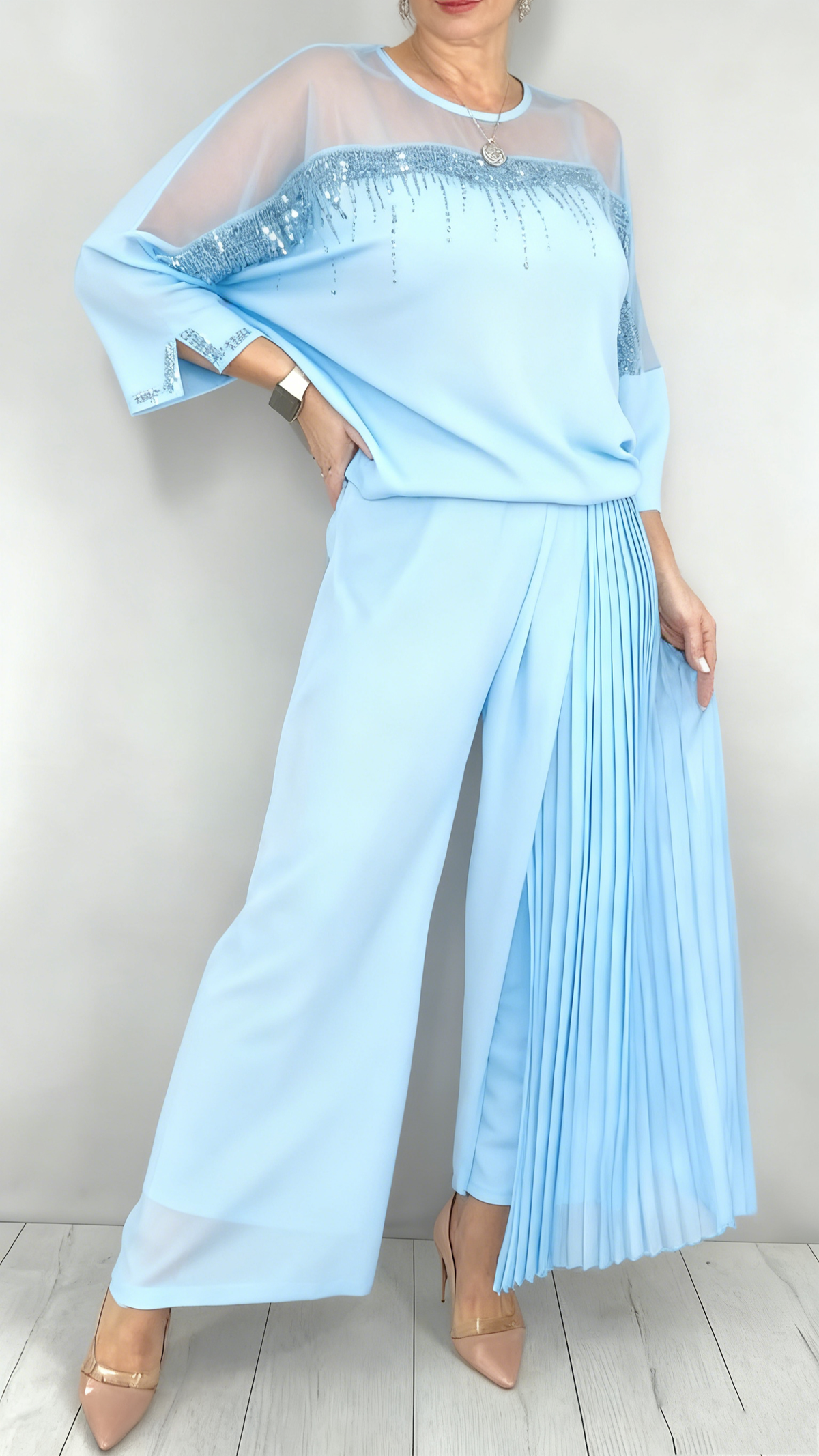 Mesh-paneled round neck top + pleated wide-leg pants set