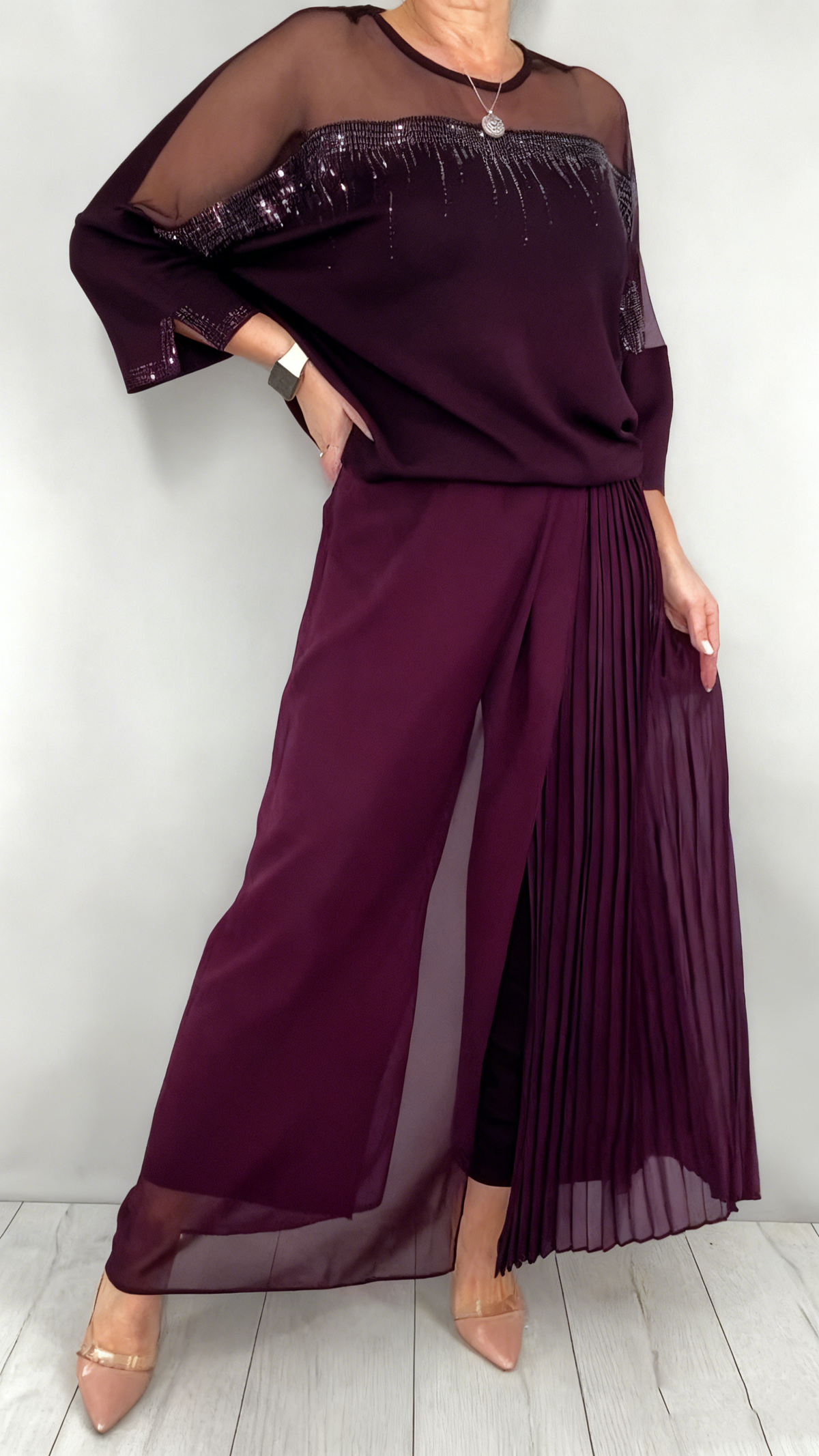 Mesh-paneled round neck top + pleated wide-leg pants set