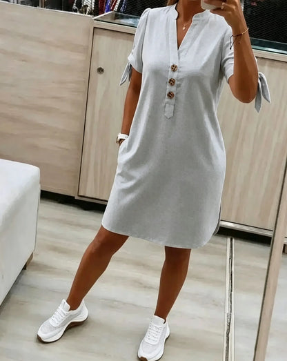 Loose-fitting, flattering, straight-cut midi shirt dress with side pockets