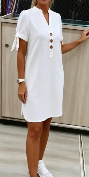Loose-fitting, flattering, straight-cut midi shirt dress with side pockets