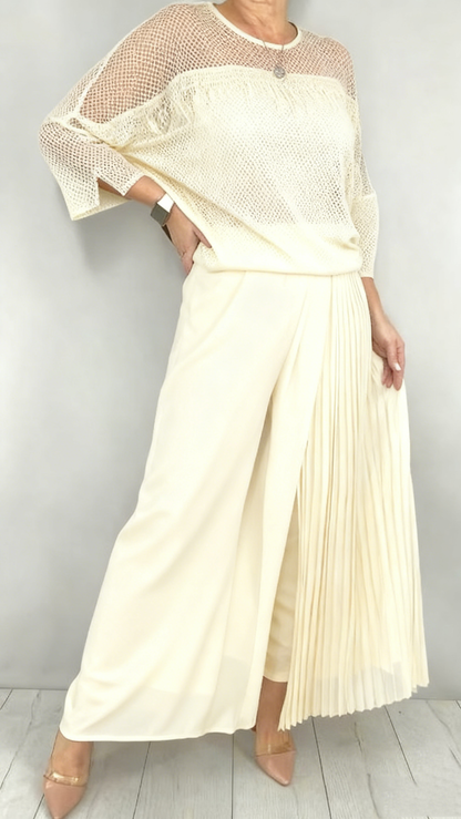 Mesh-paneled round neck top + pleated wide-leg pants set